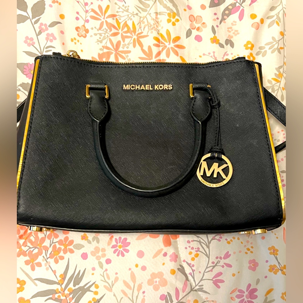 Black Michael Kors Crossbody Purse